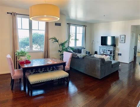 The large living area opens to a balcony with spectacular views of the San Francisco Bay. . Craigslist apartments for rent san francisco
